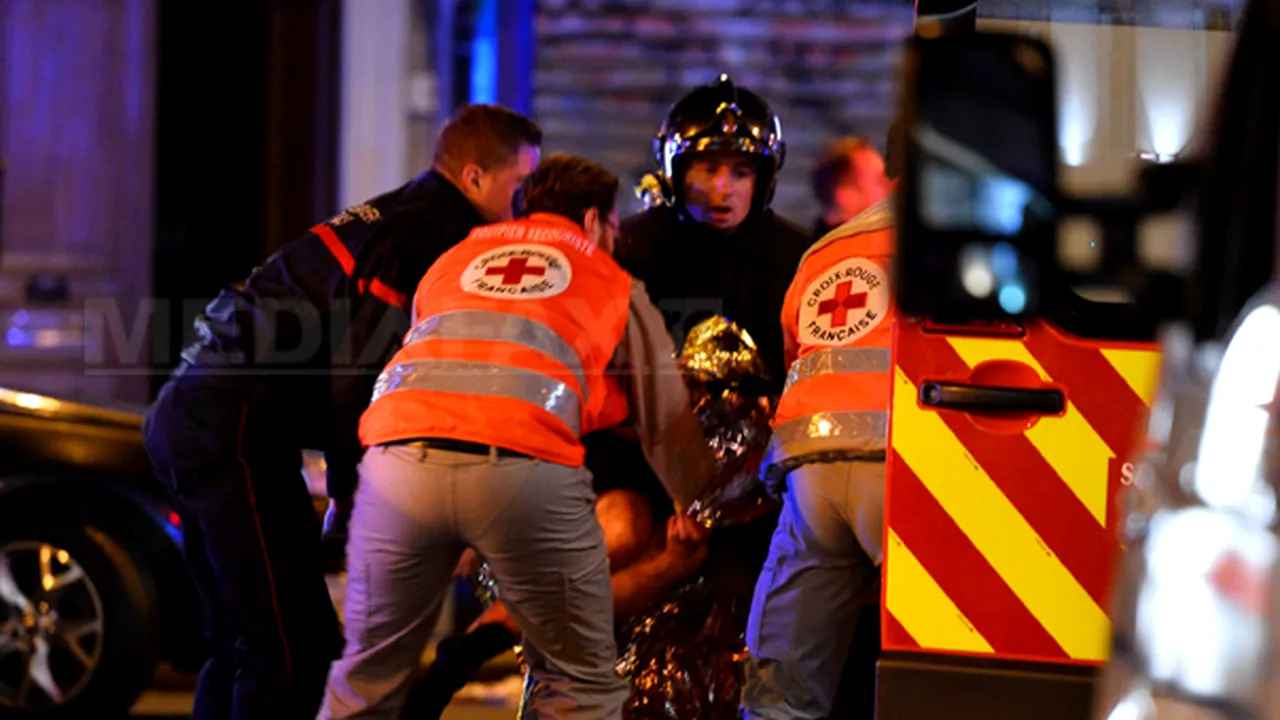 MAE: Doi cetăţeni români au murit în atentatele de la Paris. Iohannis transmite condoleanţe familiilor