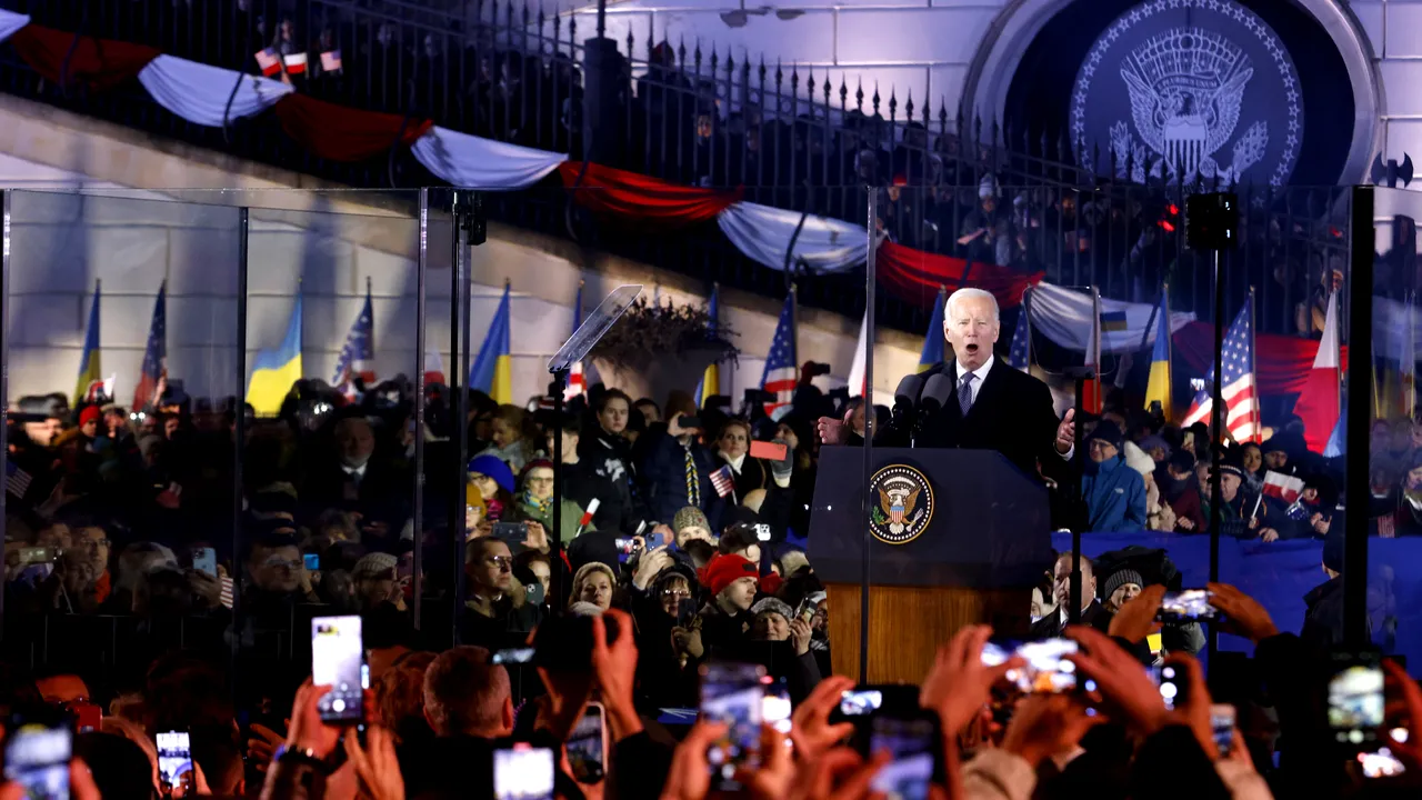 Discurs istoric al lui Biden la Varşovia. Preşedintele SUA : La un an de la asaltul criminal al lui Vladimir Putin asupra Ucrainei, Kievul stă drept, mândru şi cel mai important liber. Biden a cerut un rând de aplauze şi pentru Maia Sandu şi Republica Moldova


