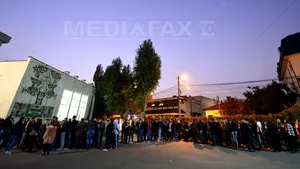 Votul în Regie: Coada mare din primul tur a dispărut, doar 30 de studenţi aşteaptă să voteze