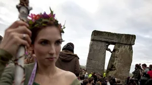 Solstiţiul de vară, celebrat la Stonehenge de druizii epocii moderne - FOTO