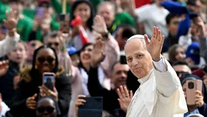 Papa Leon cere interzicerea bombardamentelor aeriene