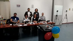 FOTO | Altfel de urne: „Tomberoane” decorate cu baloane în culorile tricolorului, în secţiile de votare din Olanda