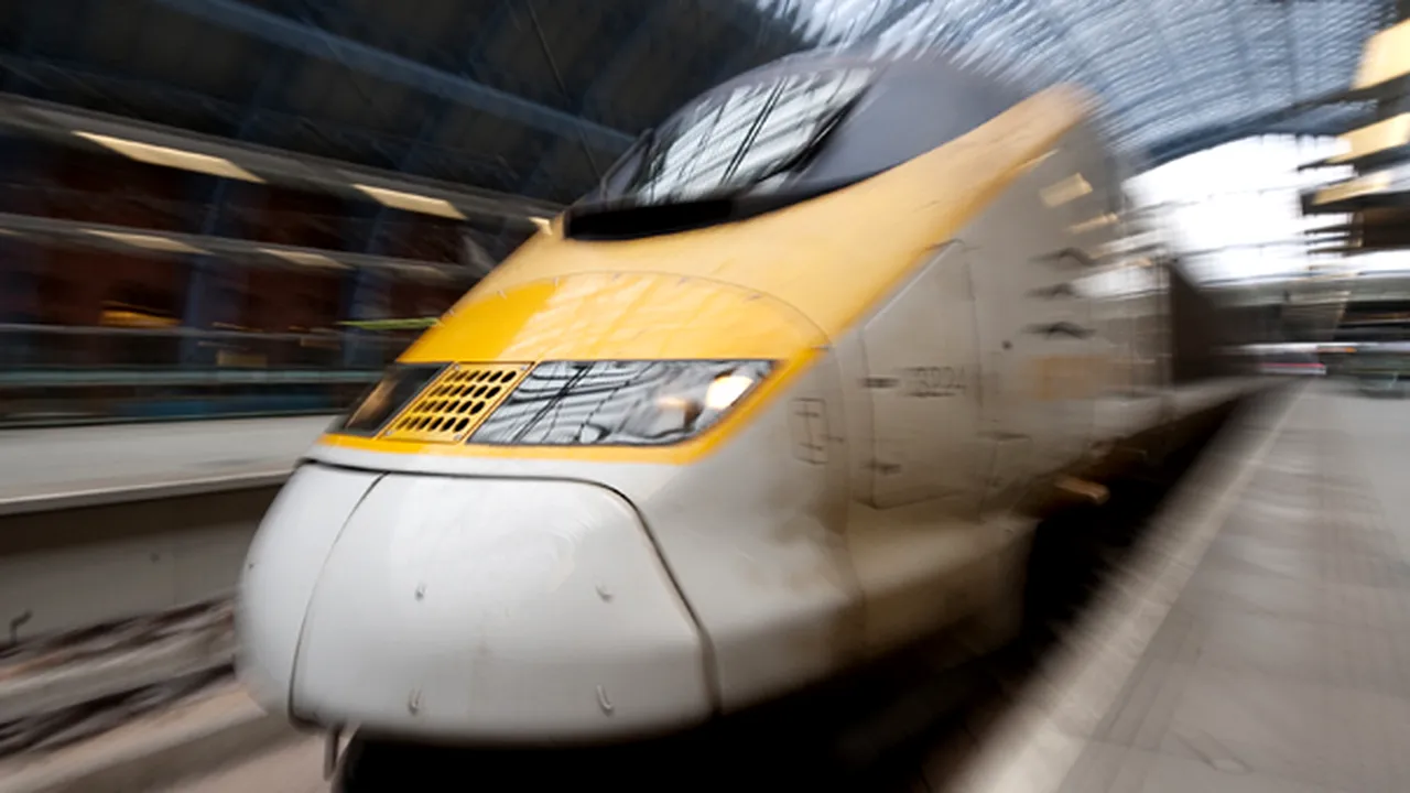 Un tren Eurostar blocat a ieşit din tunelul de sub Canalul Mânecii