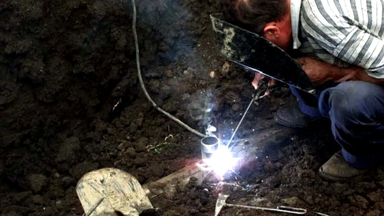 Sudorii bat inginerii, iar instalatorii câştiga peste profesori! Meserii bănoase fără studii superioare!
