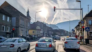 A city in Romania installs radars that turn traffic lights red when drivers exceed the speed limit
