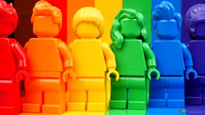 LEGO iese pe piaţă cu un set LGBTQ+