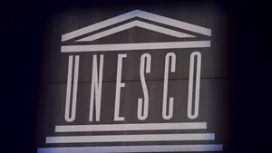 Sătui de turiști, locuitorii unui sat din Slovacia vor să renunțe la statutul de obiectiv UNESCO