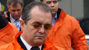 FOCUS: Boc a împărţit pixuri în spatele unor blocuri-ghetou din Ferentari