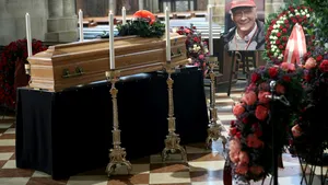Fostul pilot de F1 Niki Lauda a fost înmormântat la Viena: Numeroase personalităţi au venit să-şi ia rămas bun de la marele campion | VIDEO