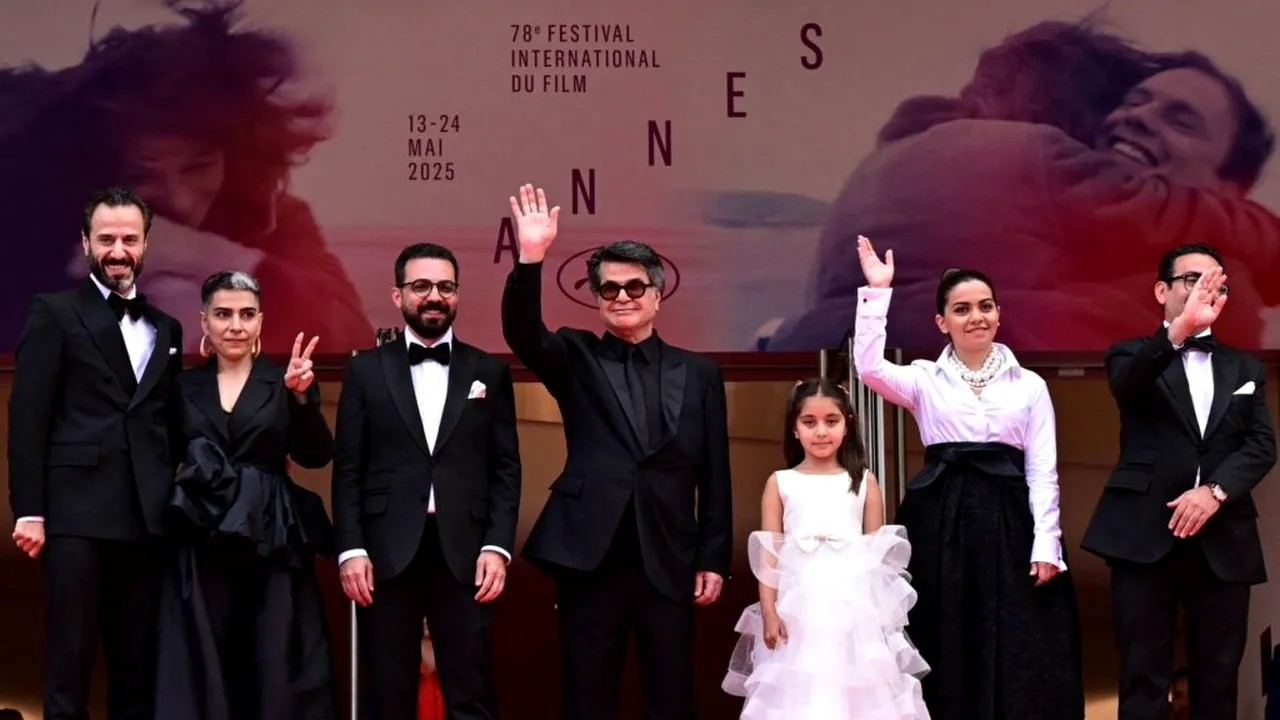 Regizorul iranian Jafar Panahi s-a întors cu „Palme d'Or” în țara natală