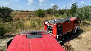 Incendiu puternic lângă Delta Văcărești, localizat după o intervenție de amploare a pompierilor