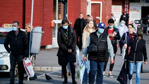 Bucureştiul, la un pas de restricţii de noapte. Rata de infectare continuă să crească