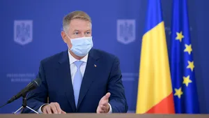 COMENTARIU Lelia Munteanu: Preşedintele de după plexiglas