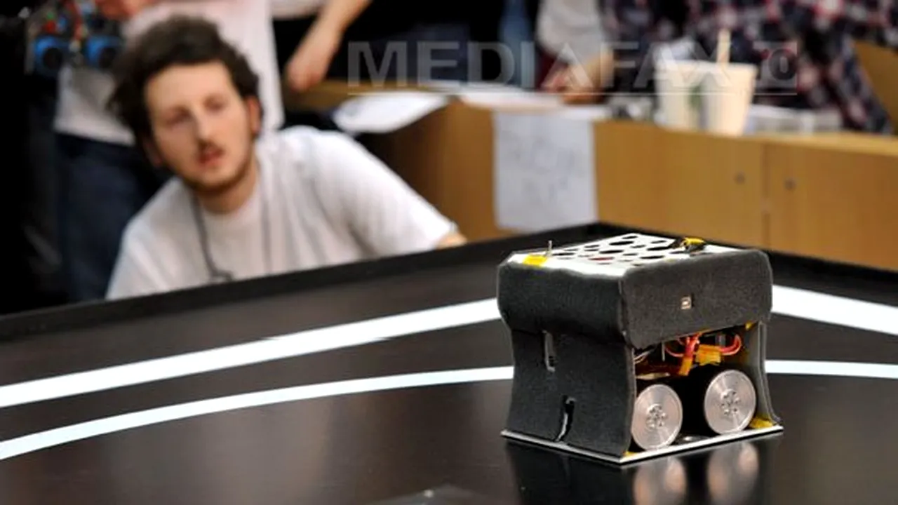 Competiţie între roboţi, la Cluj: Pufoshenia, Bazinga, Mosfet şi Matilda se bat la sumo
