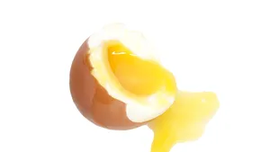 Gălbenuşul de ou - mai nociv decât fast-foodul