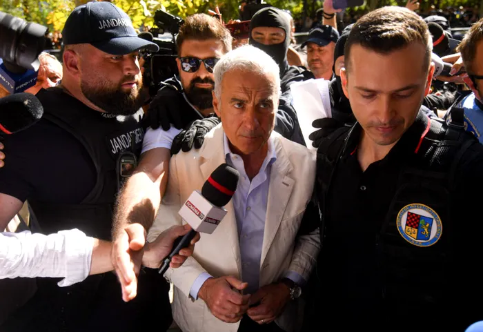 NEWS ALERT Călin Georgescu, dus la Tribunalul București. El află dacă va fi arestat preventiv