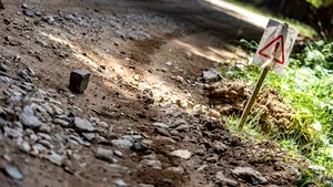 Incendiu la Raliul Sibiului. O maşină a ars complet, în staţiunea Păltiniş