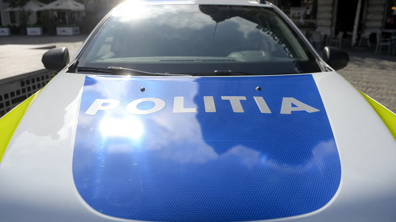 Cinci persoane reţinute după ce au atacat trei curieri şi le-au distrus motoscuterele