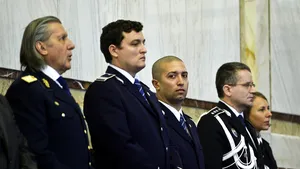 Doi poliţişti au primit Placheta de Onoare a MAI, pentru intervenţia la accidentul aviatic din Sibiu - FOTO