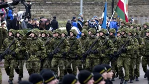 Paradă NATO de Ziua Independenţei Estoniei la 300 de metri de frontiera cu Rusia