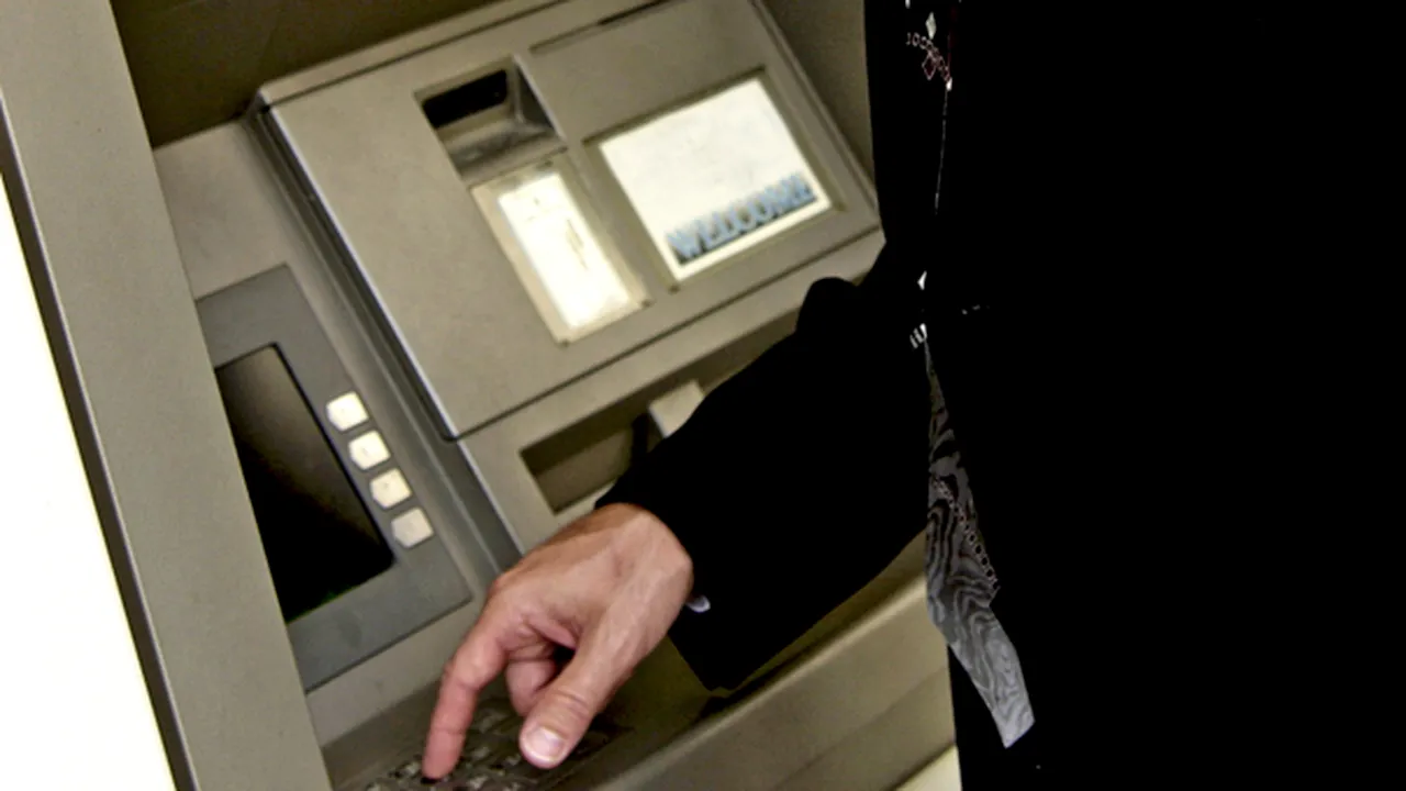 FOCUS: Frauda care face banii să curgă din bancomate
