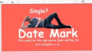 Un bărbat singur a cumpărat un panou publicitar pentru a-şi găsi iubită. Rezultatul neaşteptat al demersului