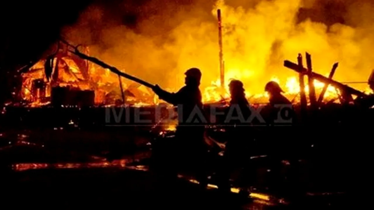 Şaptesprezece persoane rănite, dintre care cinci grav, într-un incendiu izbucnit la Paris