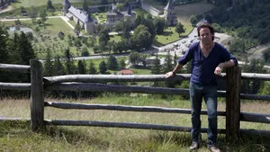 Prezentatorul „Wild Carpathia”, Ottley Charlie, decorat de Klaus Iohannis