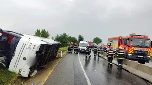 Cum s-a produs accidentul din localitatea Dumbrava, județul Cluj / Plan Roșu în județul Cluj. Un autocar cu 20 de persoane s-a răsturnat