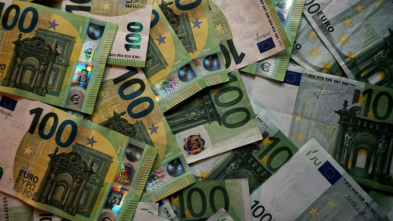 Radiografia transparenţei finanţării politice în UE. The Guardian: Un sfert din donaţiile politice din UE merg către partide extremiste şi populiste