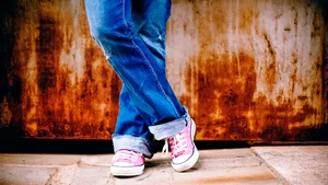 Iniţiativă inedită: Elevii unui liceu din Galaţi organizează banchetul în blugi şi donează banii de ţinute unei cauze nobile