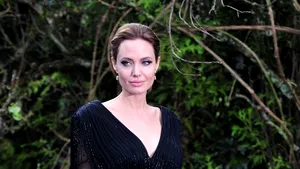 Imagini şocante cu Madonna şi Angelina Jolie, într-o campanie împotriva violenţei domestice - FOTO 