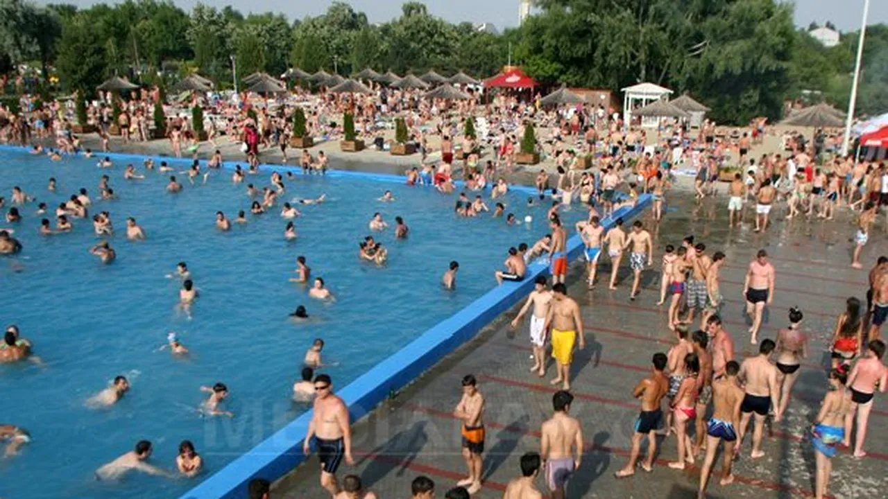 Incident la un ştrand din Capitală: Două adolescente au ajuns la spital după ce au inhalat apă