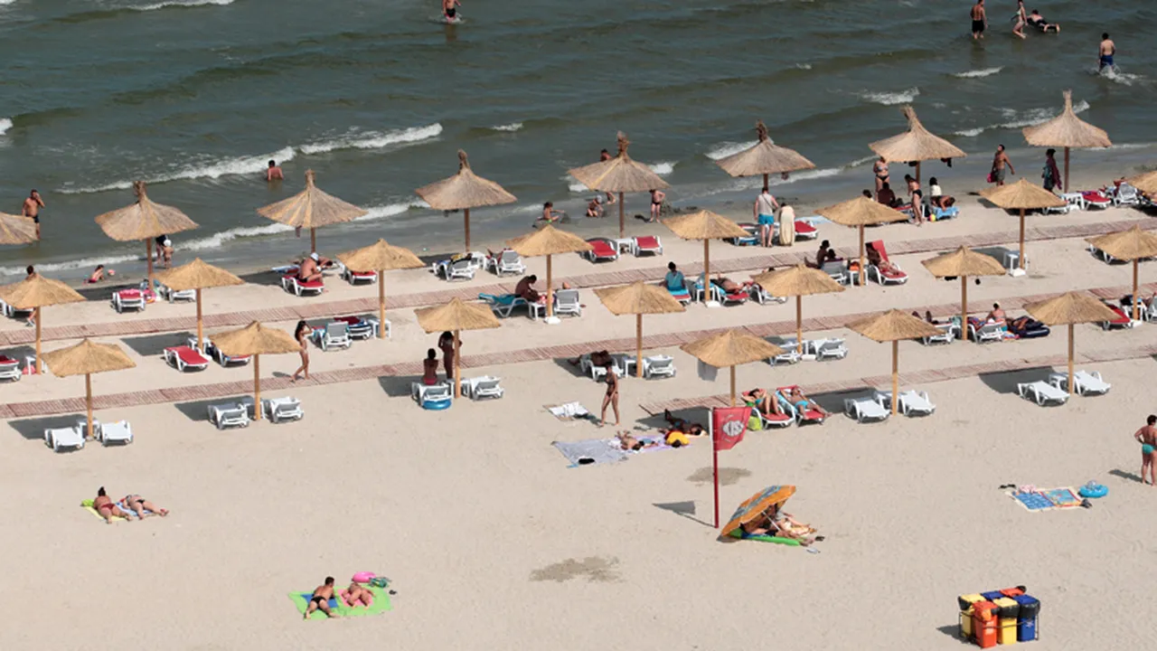 Românii „vânează” reducerile la vacanţe: Unu din zece sejururi de pe litoralul românesc este vândut cu aproape un an înainte