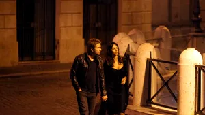 Din nou împreună? Gerard Butler şi Mădălina Ghenea, surprinşi plimbându-se de mână - FOTO