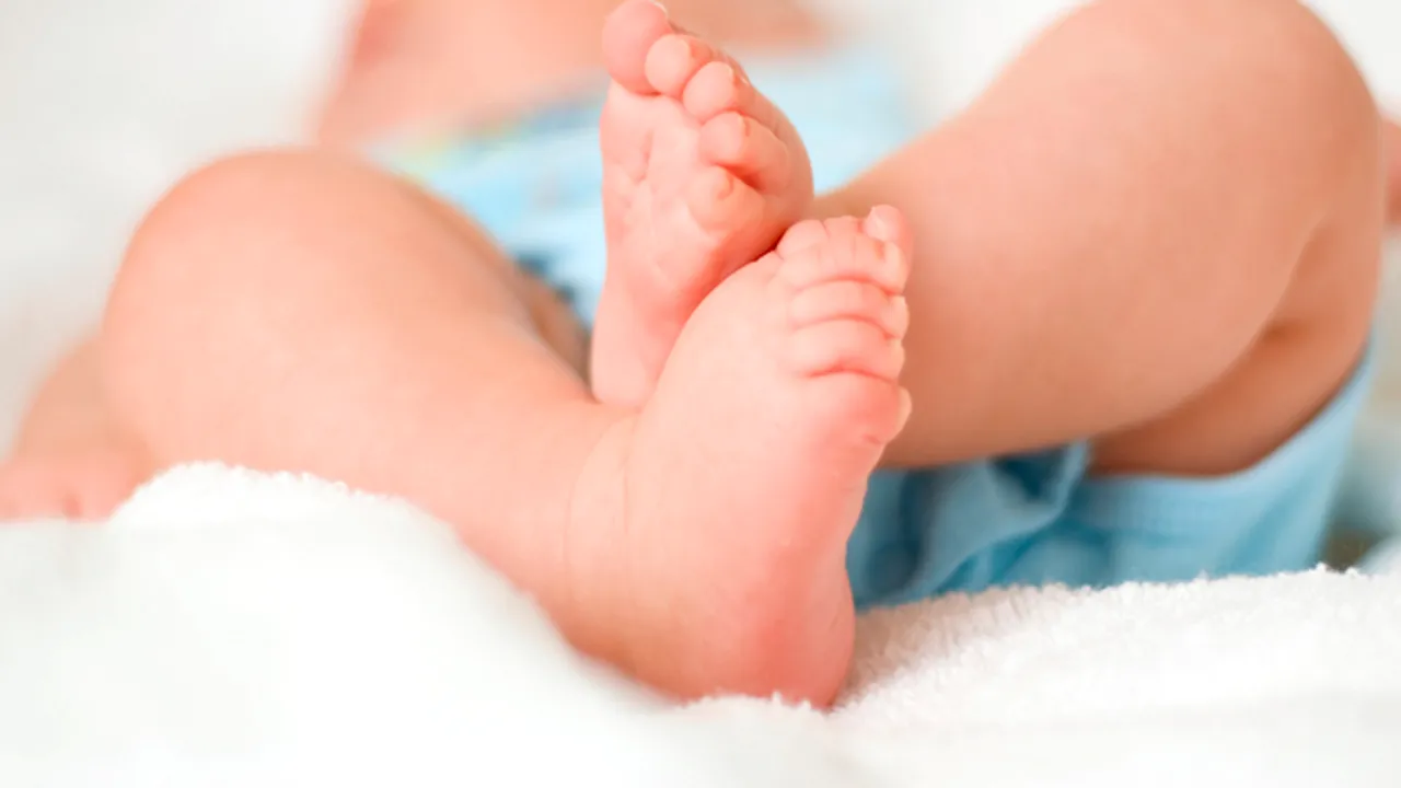 Mamă la 11 ani: O fetiţă care a rămas însărcinată după ce a fost violată a născut un băieţel