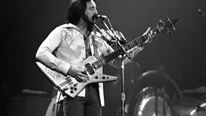 Vezi care este cel mai bun basist din toate timpurile