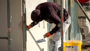 Doi muncitori ţinuţi ostatici şi omorâţi de fostul proprietar al unui apartament din Bacău VIDEO