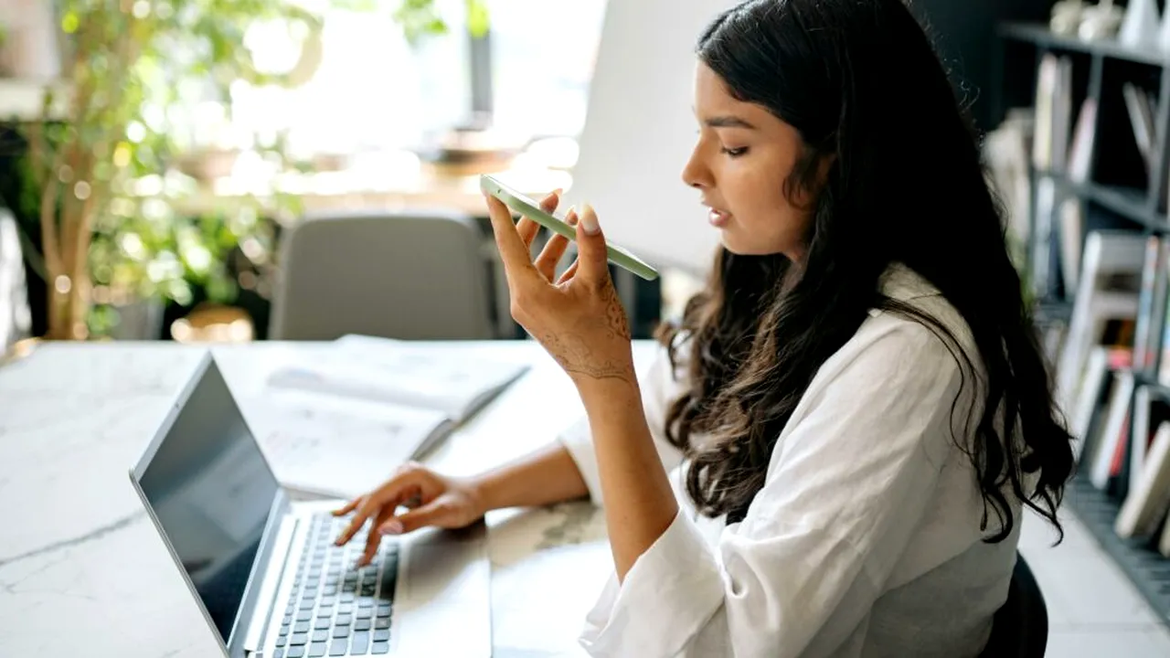 Freelancerii câștigă teren reparând greșelile AI: Companiile nu pot renunța la oameni