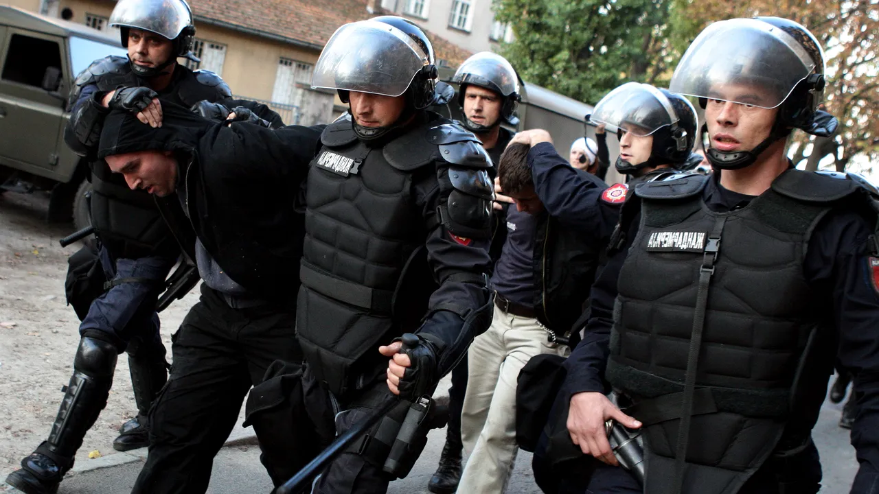 56 de persoane arestate în urma incidentulului neonazist de la Novi Sad
