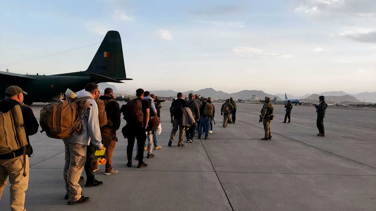 Criza migranţilor, în urma evenimentelor din Afganistan. Ministrul Lucian Bode: România poate primi, condiţionat, cetăţeni afgani