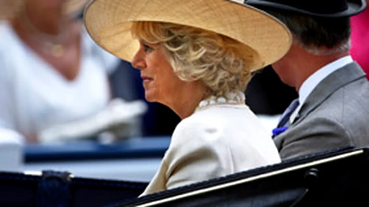 Camilla a împrumutat un colier de diamante de la regină