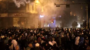 Protestele continuă la Cairo. Bilanţul violenţelor de sâmbătă: 2 morţi şi 750 de răniţi