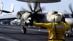 Un avion radar american s-a prăbuşit în Marea Oman