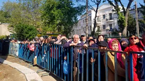 Pelerinaj impresionant de Izvorul Tămăduirii la Biserica „Buna Vestire” din Brăila/ Povestea apei despre care se spune că face minuni | FOTO