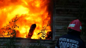 Patru case din Colibaşi (Giurgiu), cuprinse de flăcări (Video)