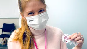 Fiica lui Bill Gates, studentă la medicină, s-a vaccinat împotriva COVID-19: „Din păcate, nu mi-a implantat şi geniul tatălui”