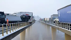 Accident de proporţii în Suedia: Trei morţi şi 15-20 de răniţi. Cel puţin 50 de vehicule implicate