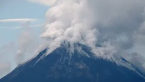 Vulcanul Laki-Laki din Indoneizia a erupt cu un nor de cenușă de peste un kilometru înălțime