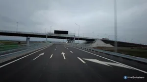 Accident produs la nici două ore de la deschiderea Autostrăzii Moldovei: două persoane rănite